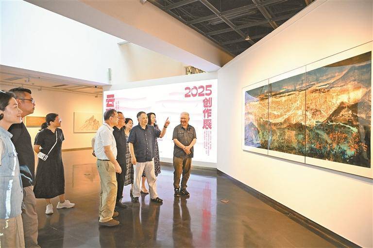 “云章——2025创作展”在深圳画院美术馆展出 近百作品展现艺术家多样化探索