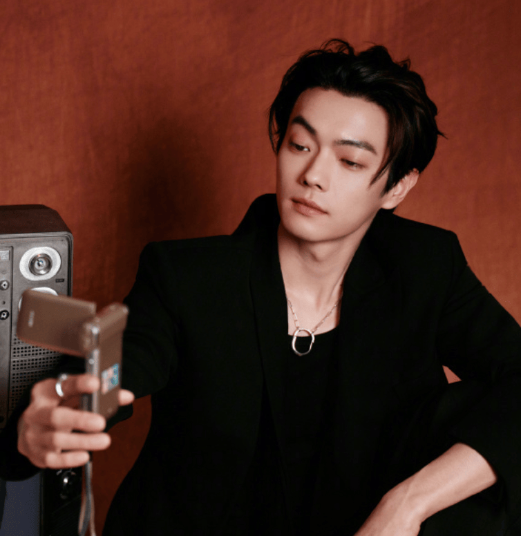 原创            许凯被曝聚众赌博，娱乐圈多位明星涉赌博风波，小偶像一夜输20万