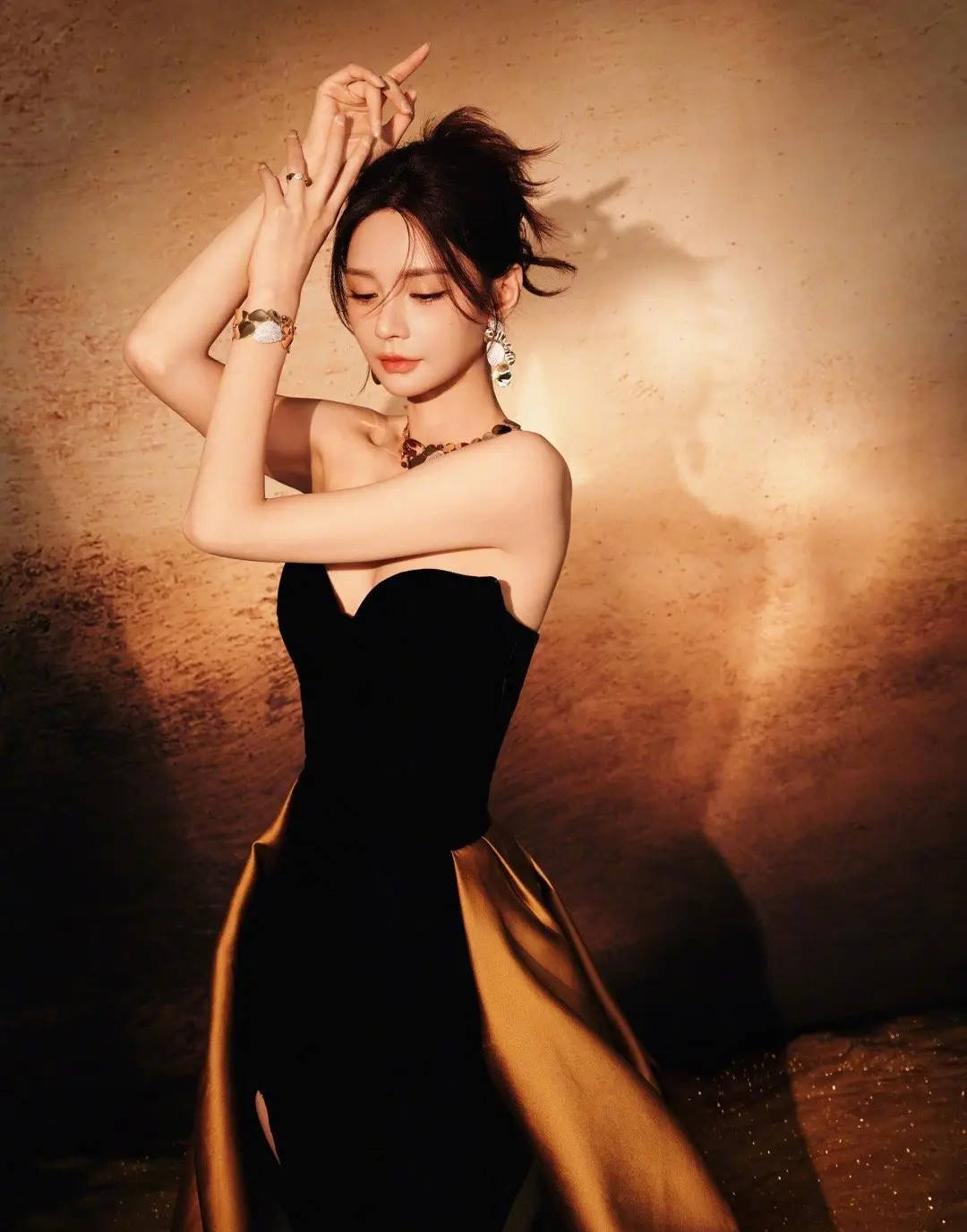 沈梦辰近照美出新高度！网友直呼“美成Angelababy了”