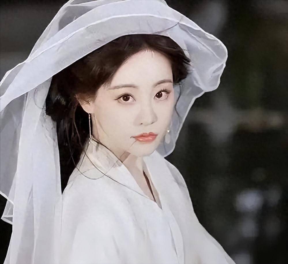 原创            谁红就贴谁？和虞书欣“割席”的祝绪丹，竟被杨幂一招撕下了体面