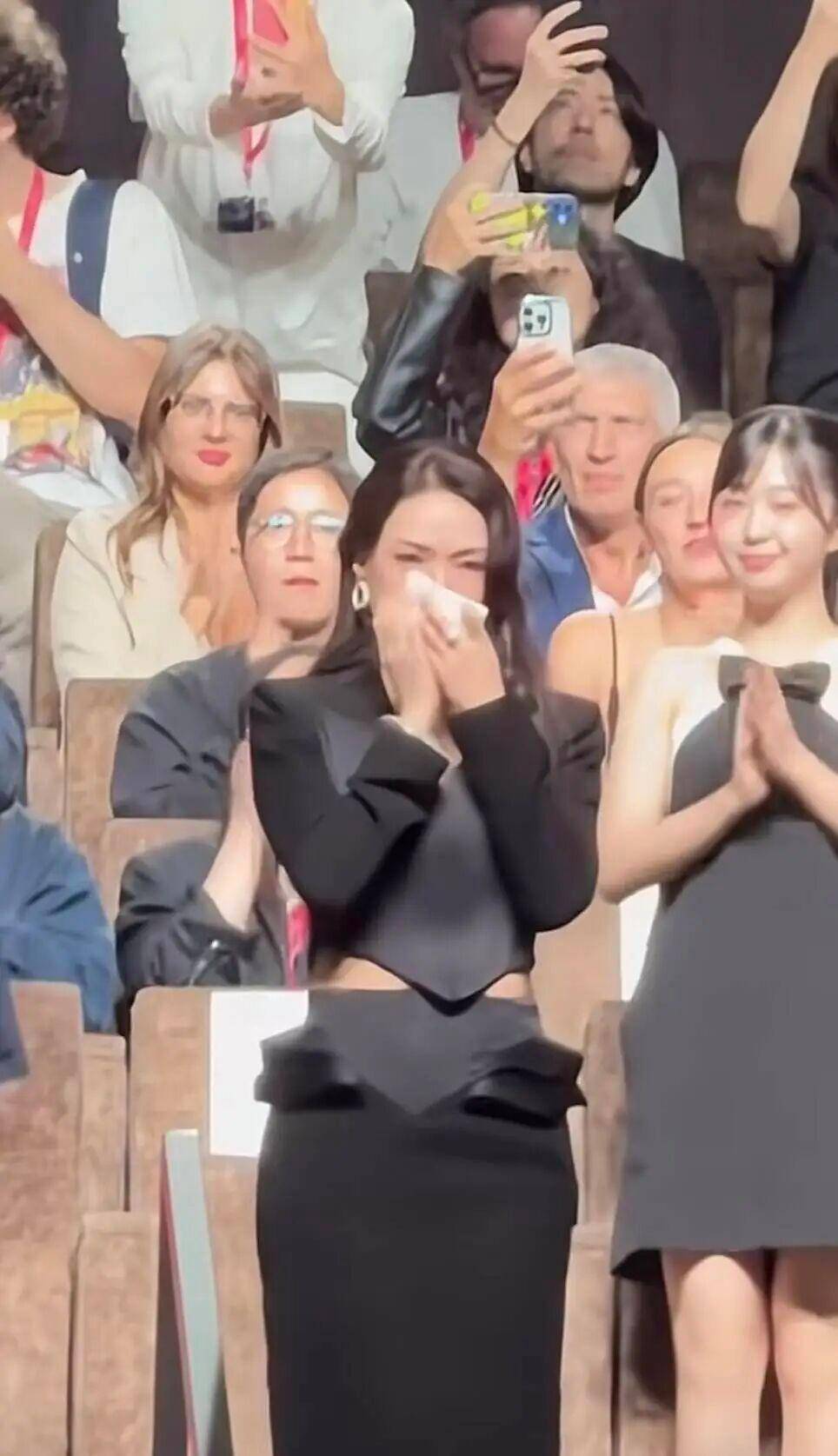 49岁舒淇当场哭了：压力很大！