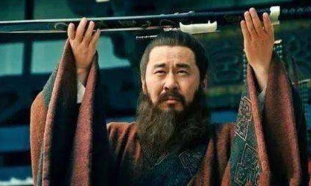 原创            三国演义：青梅煮酒论英雄，历史为何选择了曹操而不是刘备？