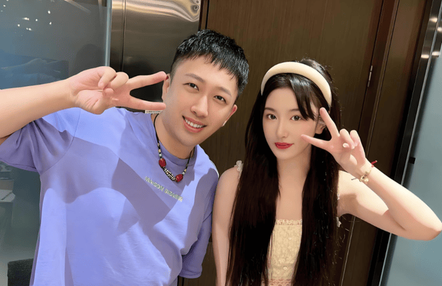 原创            曝死丫头旗下女星劈腿！前男友晒证据，称她恋爱期与30岁男星同居