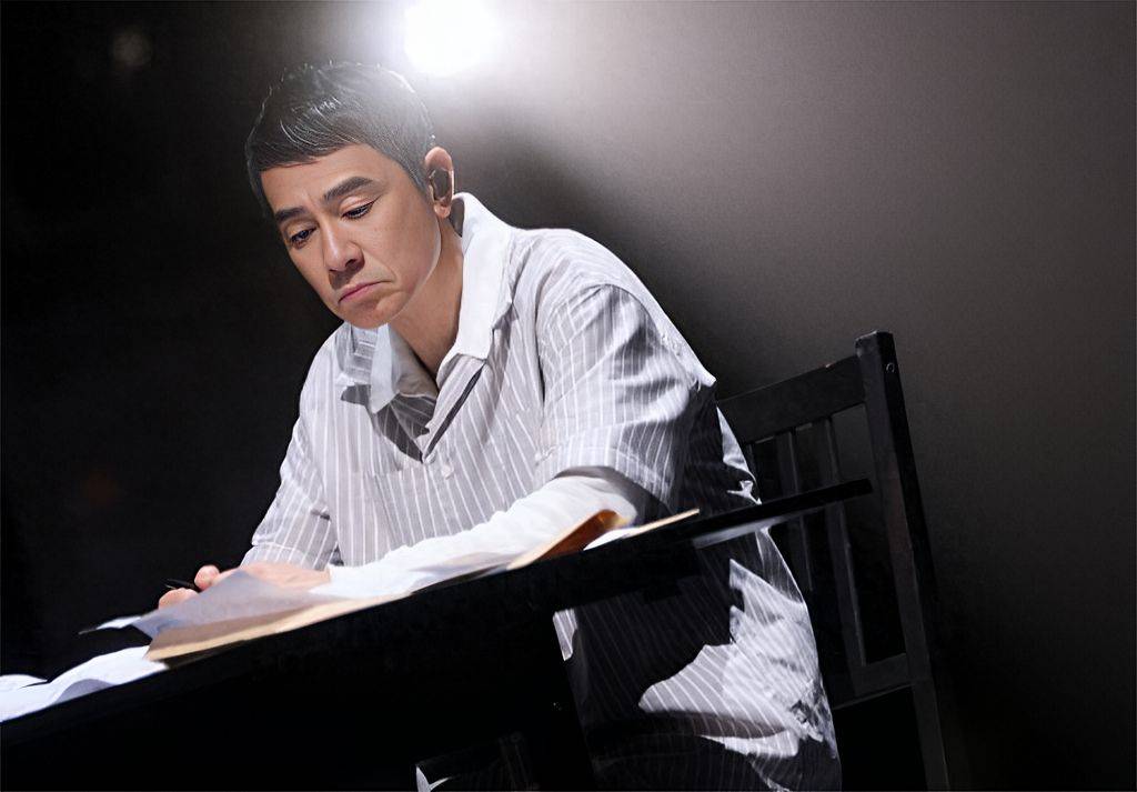 原创            《披哥5》烂牌打成王炸，陈小春被逼成黑马，综艺还能怎么卷？