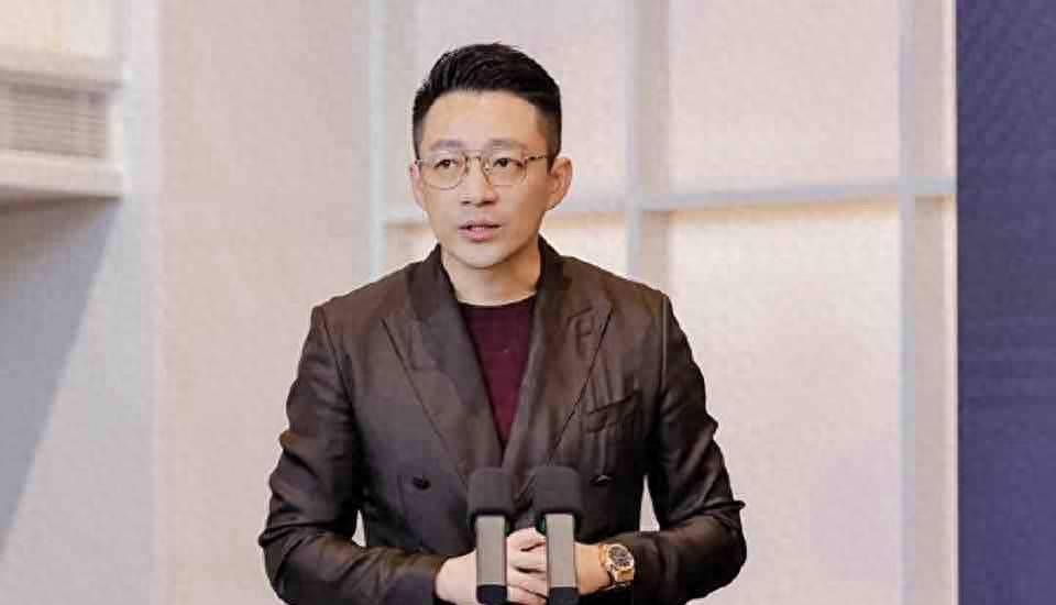 原创            汪小菲再成焦点：妻子喊累、女儿紧张，婚后生活远比想象复杂