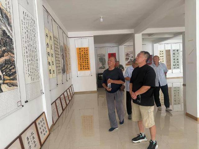 文化书院进行时 | 珑山社区书画品鉴会，让居民解锁艺术新技能