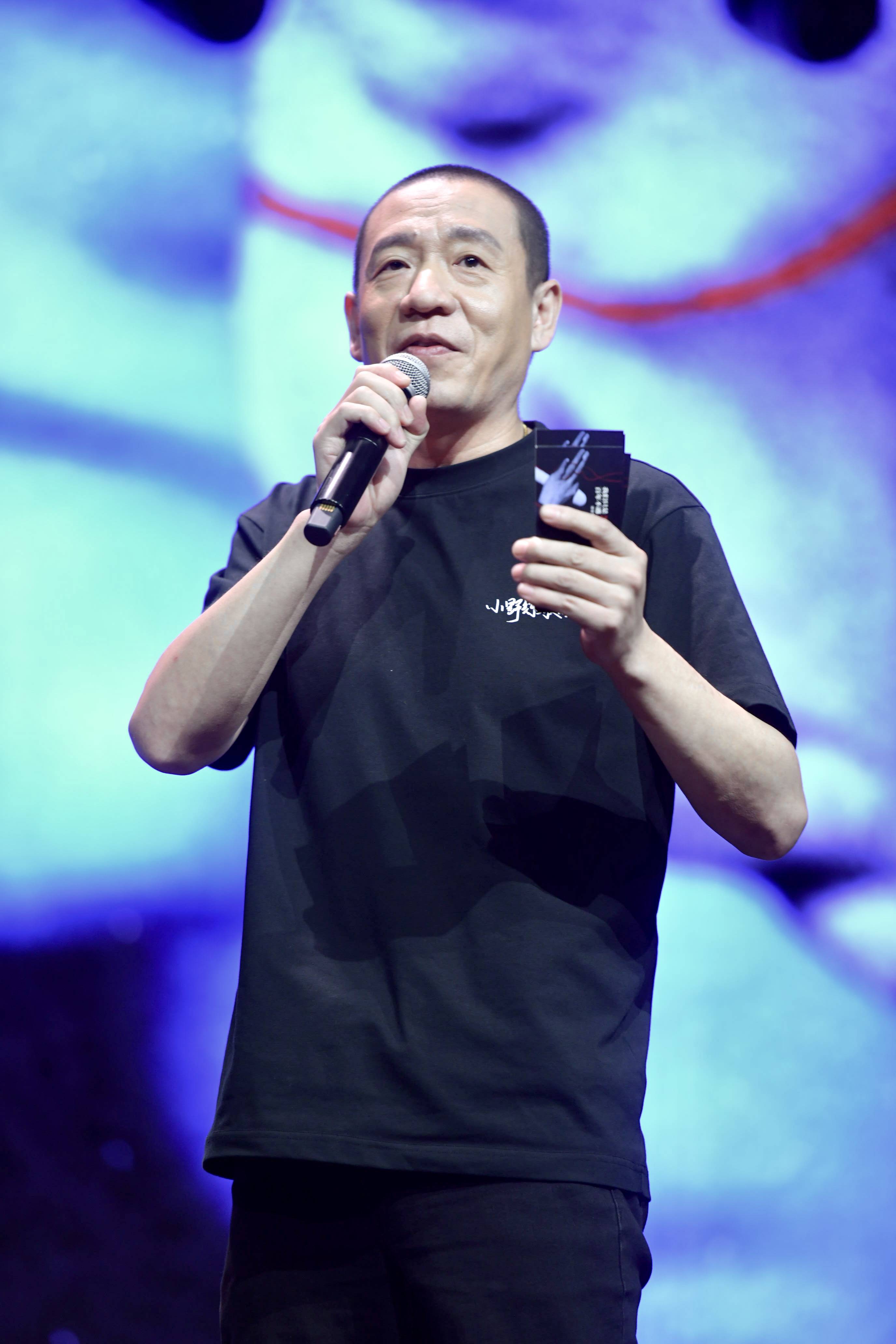 二手玫瑰梁龙现身新专辑分享会 幽默回应“单飞”传闻