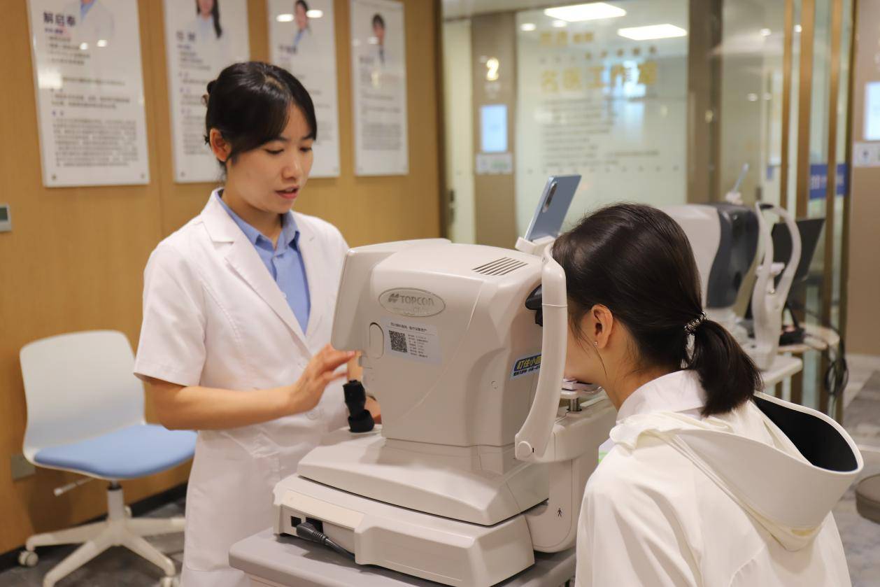 据说，眼科医生都不做近视手术？