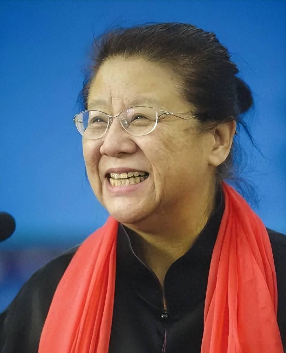 原创            她是央视著名女导演，患乳腺癌，丈夫小她7岁，后来怎样了？