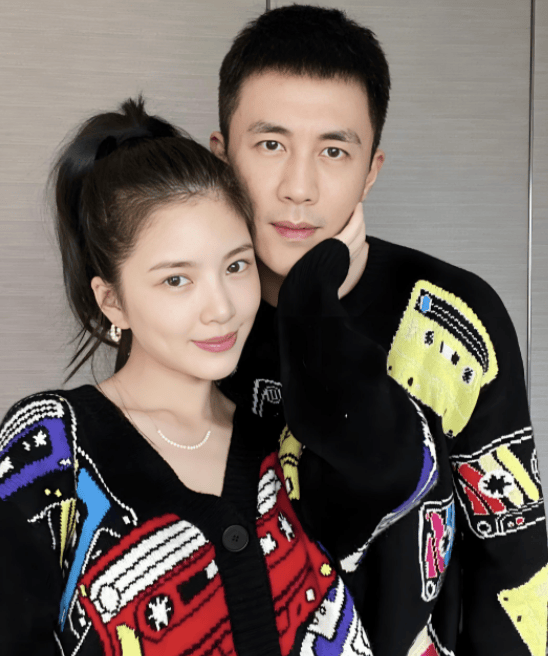 原创            王灿坦然回应冷暴力，自嘲行为幼稚，夫妻磨合见证真实婚姻