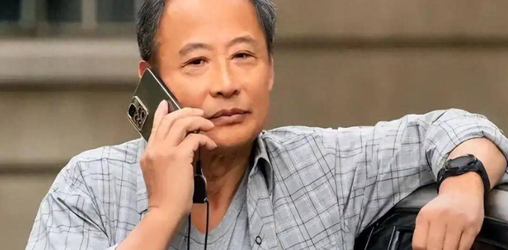 原创            周野芒现状：69岁仍演戏，和奚美娟离婚后，与二婚妻子生活低调