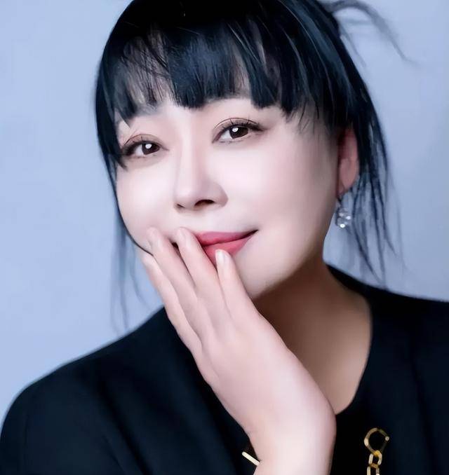 原创            诈骗粉丝、弃养孩子、封杀退圈，李菁菁身上哪个标签才是真的