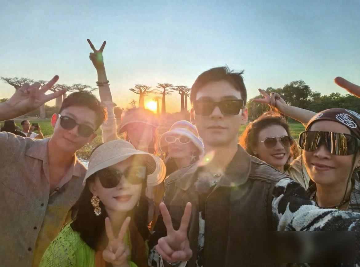 原创            花少全员和谐无矛盾，李沁低调成焦点，不红反走红？