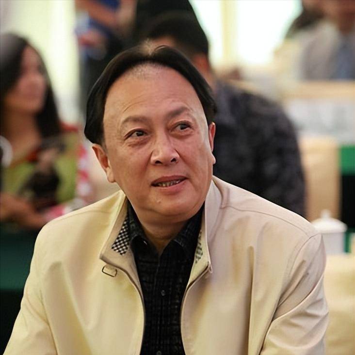 原创            不敢退休？2025内娱的大笑话，是73岁的唐国强，还在疯狂赚钱养家