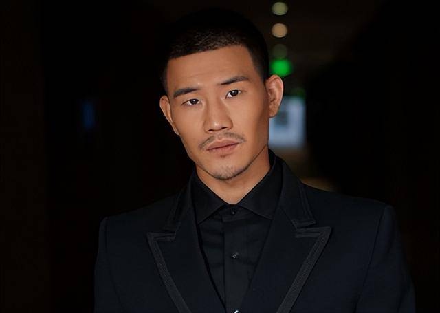 原创            一手好牌打稀烂！嘎子哥“玩脱”账号被封，潘长江对他的担心成真