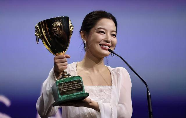 原创            比辛芷蕾更牛的女人！撞脸吴京、演技平平，却让三大影帝甘心作配