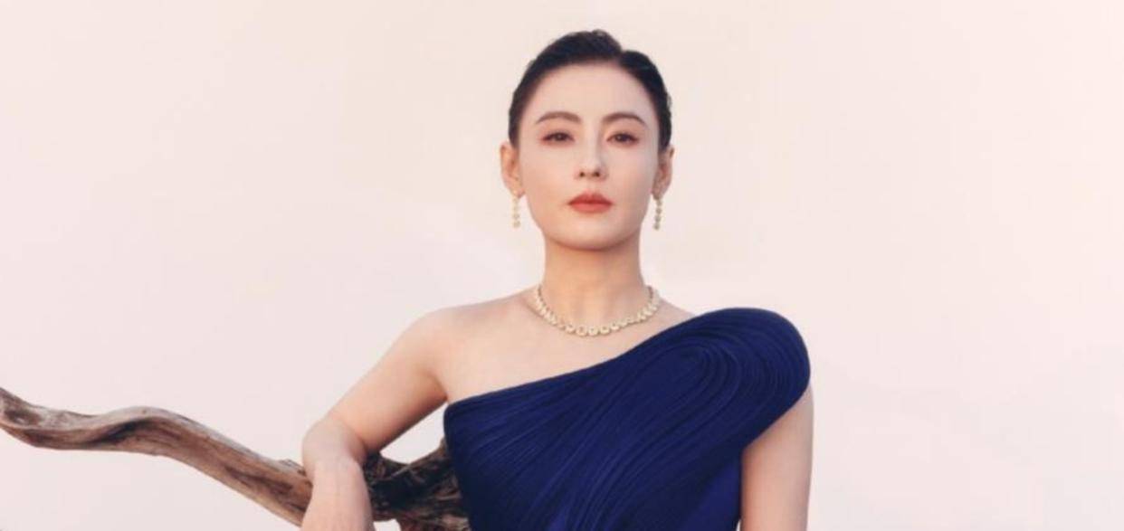 原创            一路繁花二剧组太会整活，知道张柏芝喜欢带孩子，就弄了一帮小孩去大草原，张柏芝妥妥成了孩子王与草原融为一体