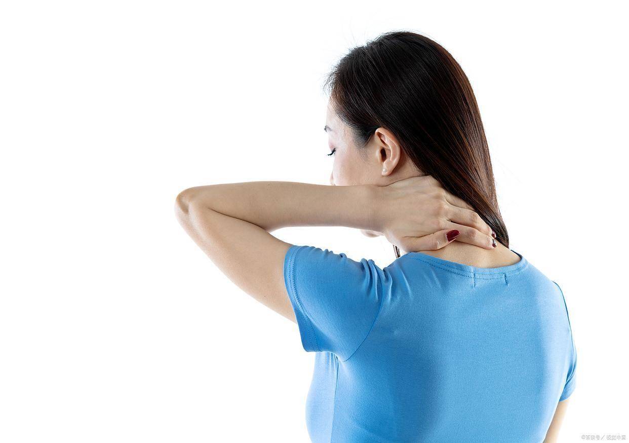 原创            吹空调导致肩膀酸痛该怎么热敷？3 步热敷法立减酸痛，老中医都在用的护肩秘诀藏不住了！
