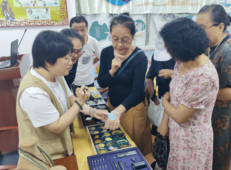 宝石赏析公开课点亮居民艺术生活
