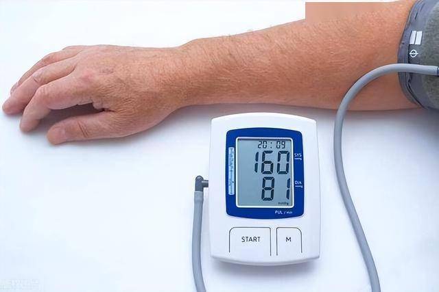 医生提醒：高血压的朋友，晚上牢记两不做两不吃！