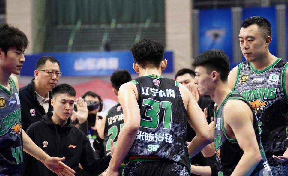 原创            辽篮新赛季12人大名单浮出水面！五人为储备杨鸣被调侃打着看