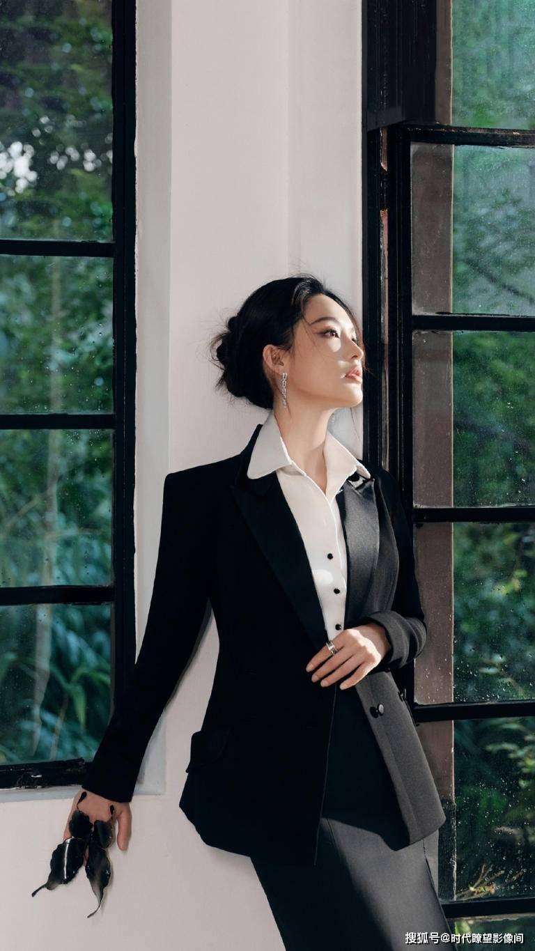 原创            李沁终于熬出头！《花少 7》靠真实圈粉，安抚队友、怕虫仍敢冲，戏红人不红魔咒破了