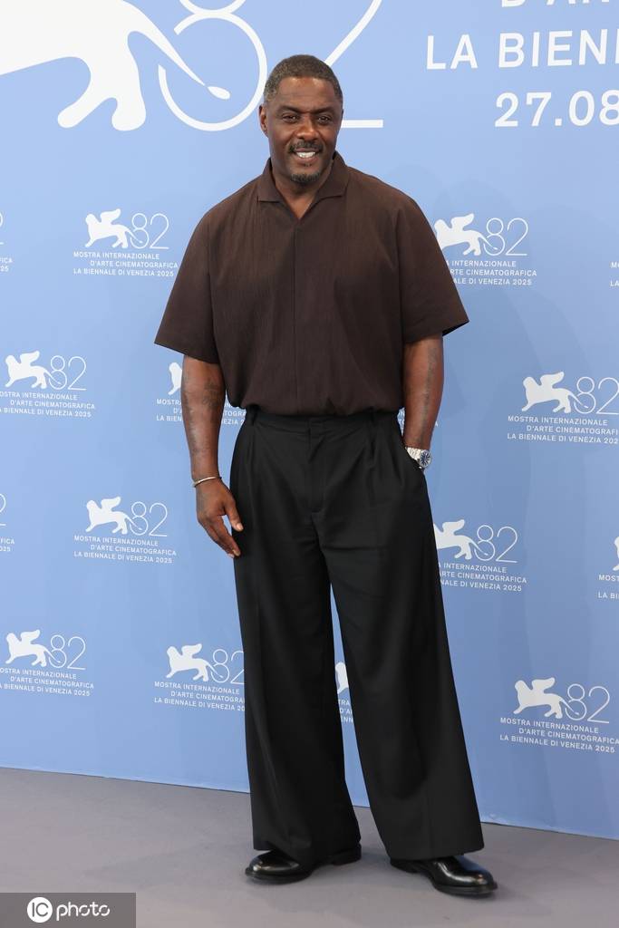 第82届威尼斯电影节《炸裂白宫》Photocall：伊德瑞斯·艾尔巴