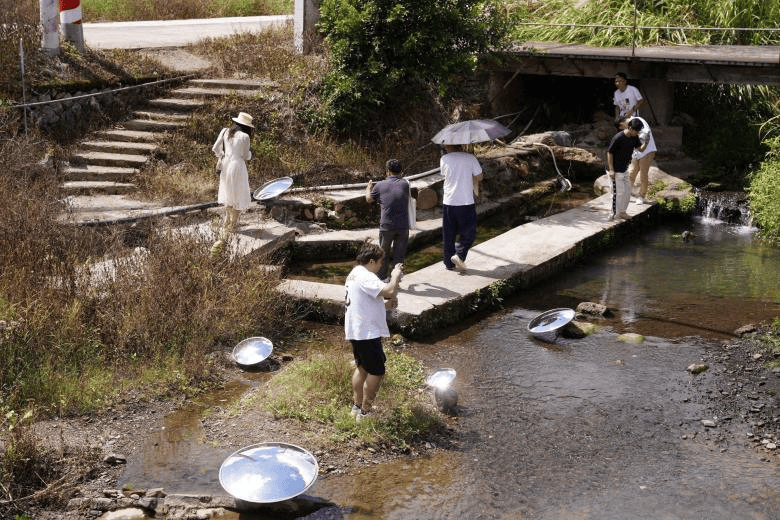 广东蕉岭大地艺术季开幕，40余组作品“长”在乡野！