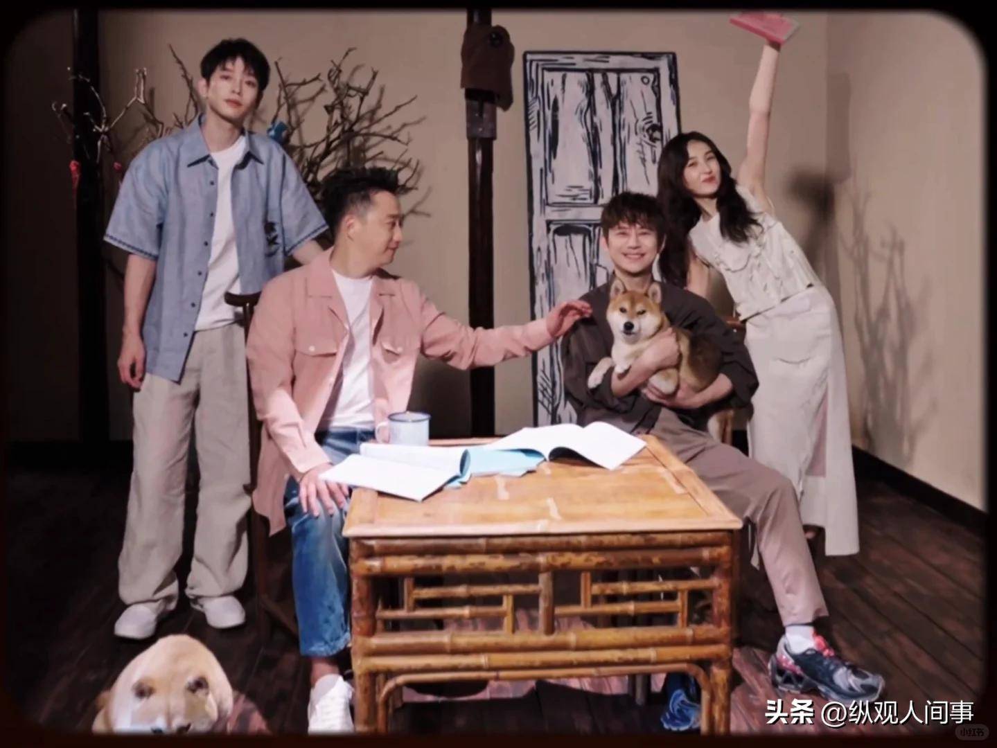 原创            乌镇偶遇明星，陈赫裤子掉裆脸黑又肿，何炅小孩身材，驼背好沧桑