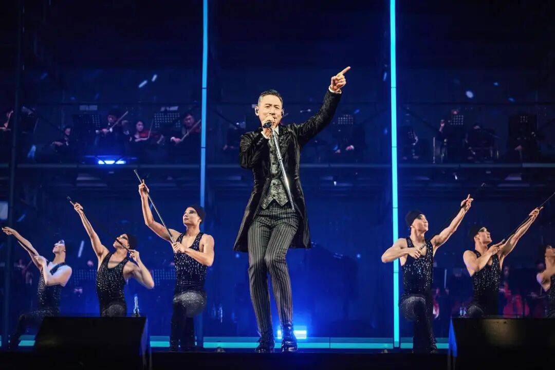 多个高音破音，他与歌迷商量终止演唱会并退票！