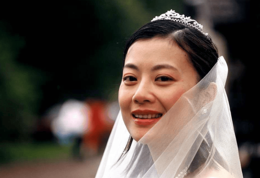 原创            她曾是央视主持人，远嫁欧洲入英国国籍，后49岁离婚回国捞金