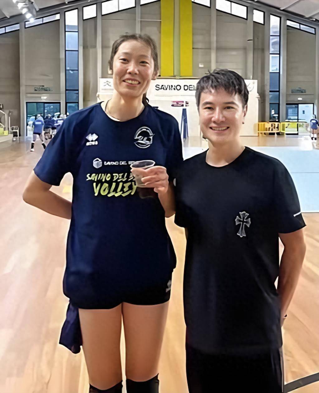 原创            朱婷与香港富商恋爱了吗？“细品名人”采访朱婷的父亲有了答案