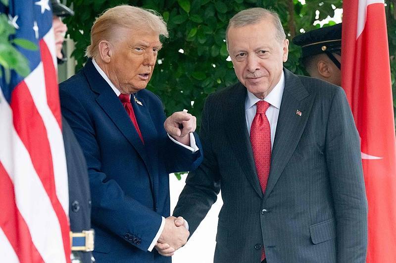 特朗普暗示埃尔多安：只要土耳其停止购买俄能源，美国可解除F-35出售禁令