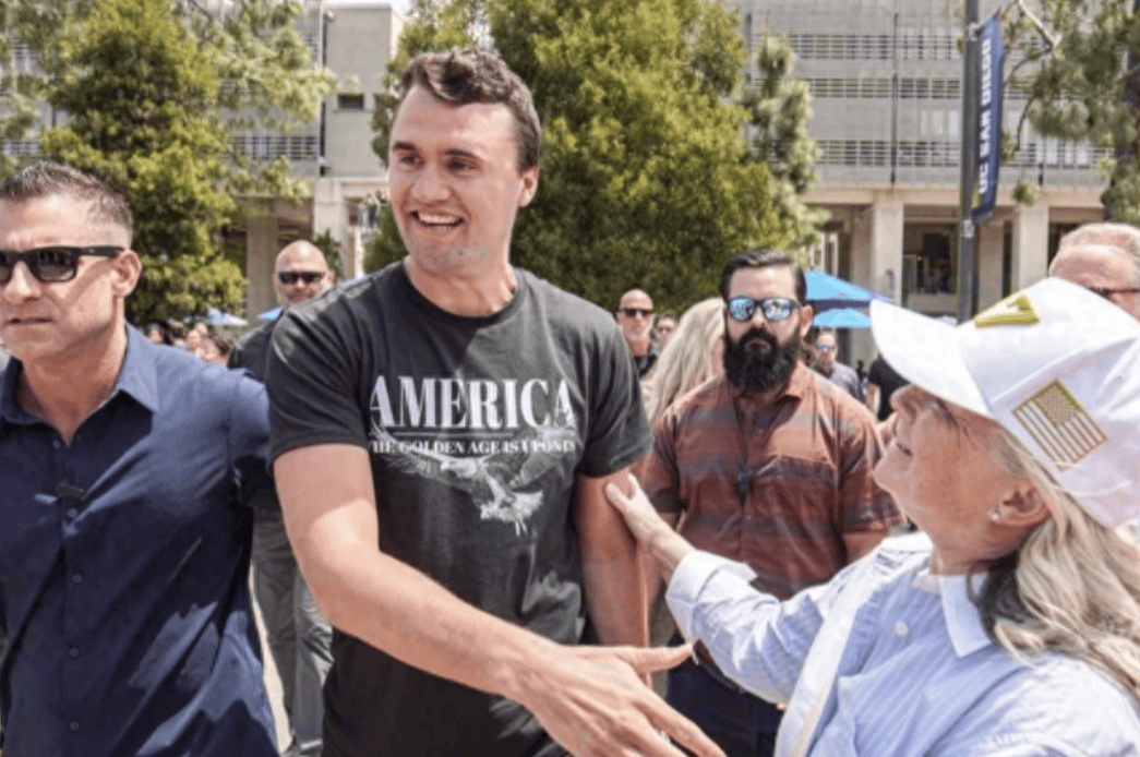 全美降半旗致哀，特朗普真心疼了：“未来的美国总统”被一枪崩了