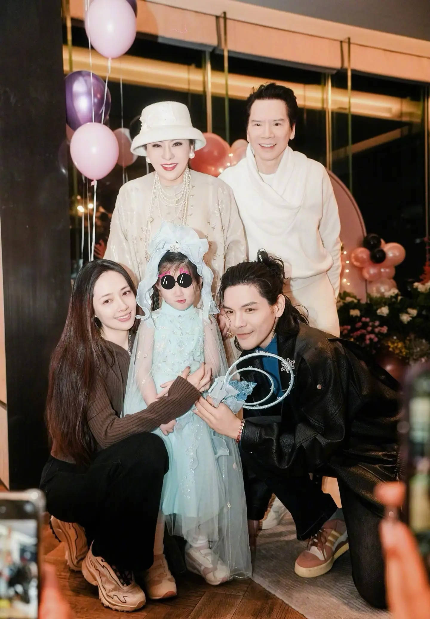 向佐发文回应“向家破产”传闻：说话的人请有点底线