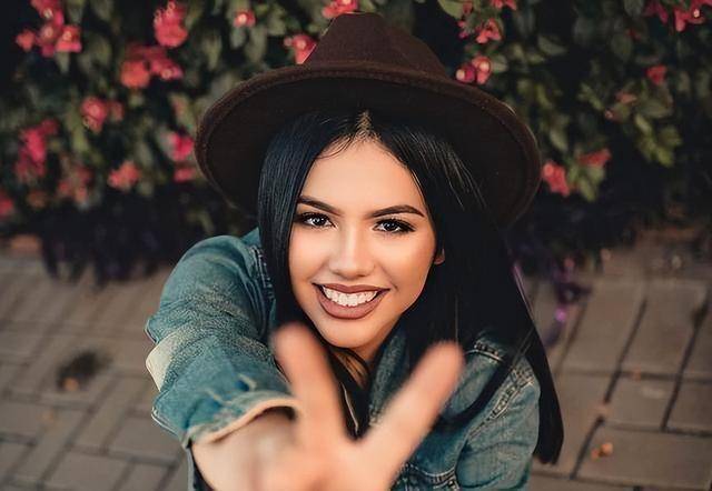 男人爱你越深，越有这3个忍不住的表现，别大意