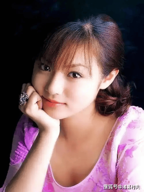 日本写真女演员！深田恭子，身材杠杠的！