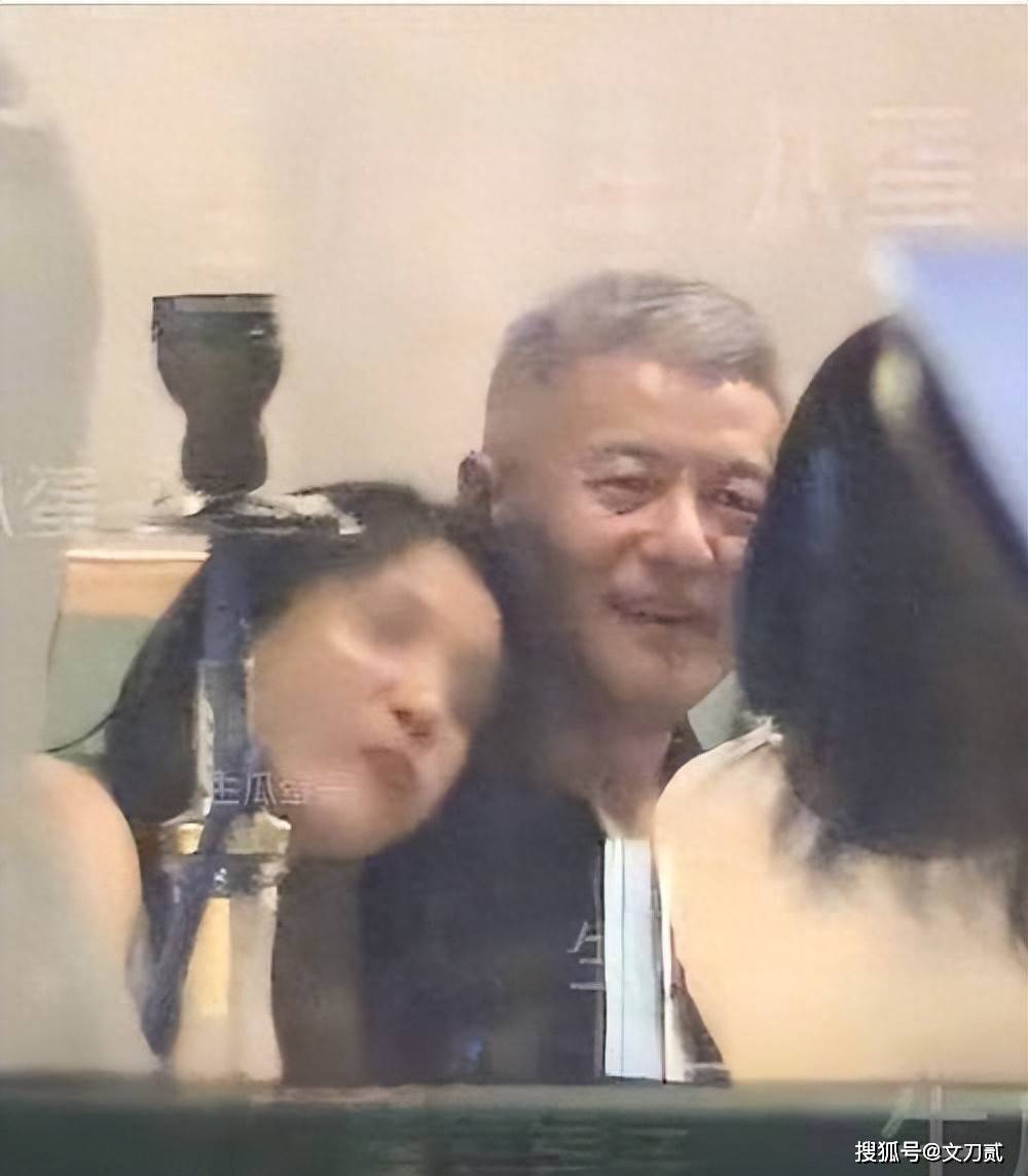 原创            老公被曝出轨后那英继续沉默，她的婚姻和王菲一对比，差别出来了