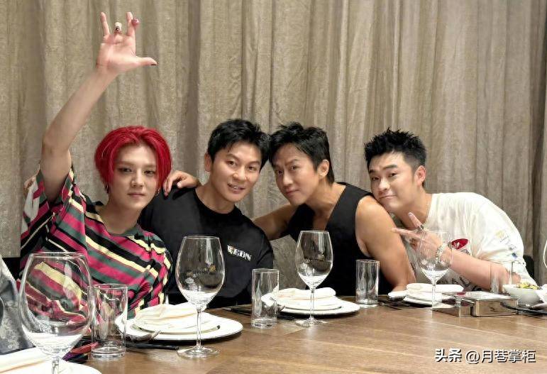 原创            世纪同框！离开“跑男”6年，邓超三兄弟和李晨再度同框