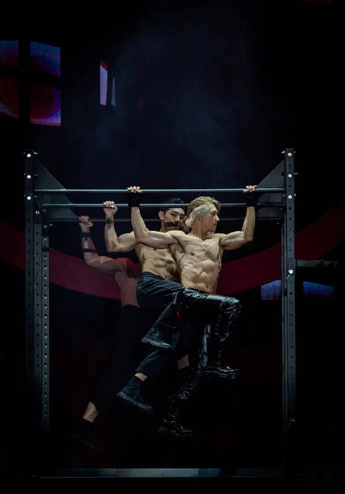 关智斌回应在舞台上摔倒：我完全没事在练习过程中跌倒过很多次