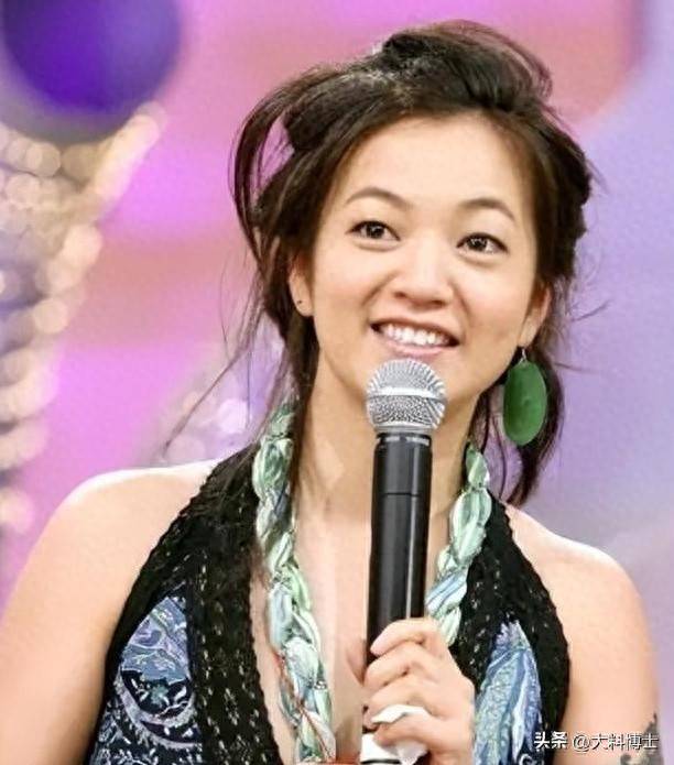 原创            主持人阿雅晒亲子照，混血女儿像爸爸，常年与活佛丈夫分居