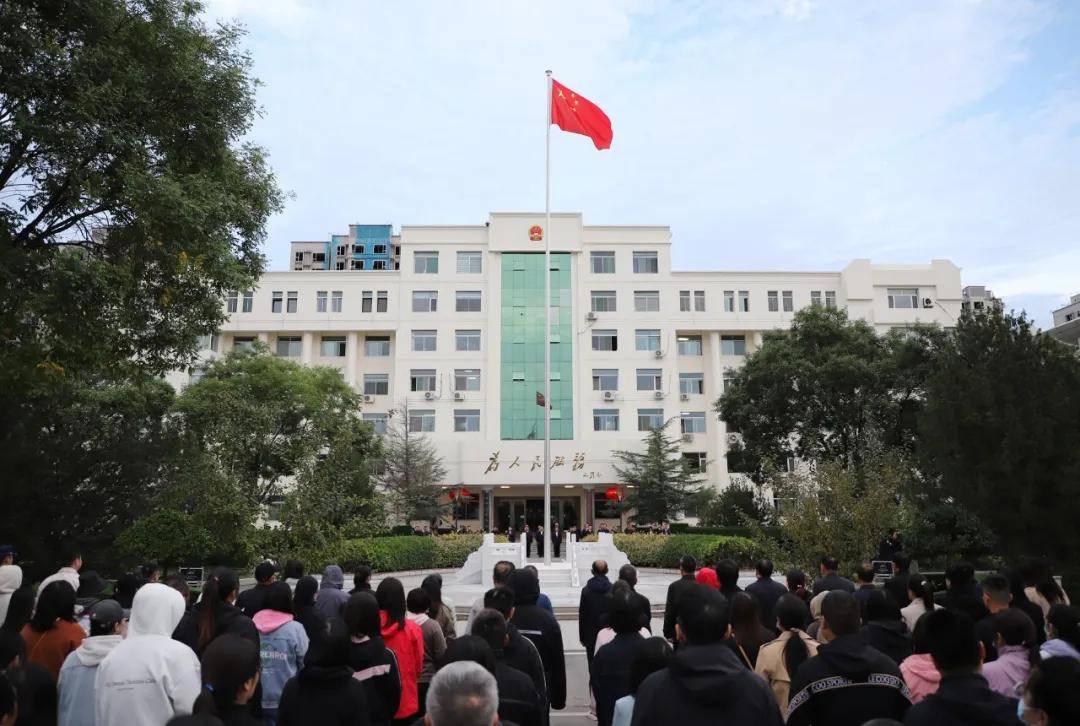 “一家几口都是公务员”，人口小县财政供养入不敷出！副部级退休官员建议探索“公务人员与常住人口比例式削减”