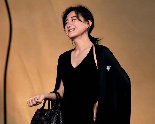 原创            新片遭全网抵制，“最成功女导演”口碑扑街，网友：准备捞多少？