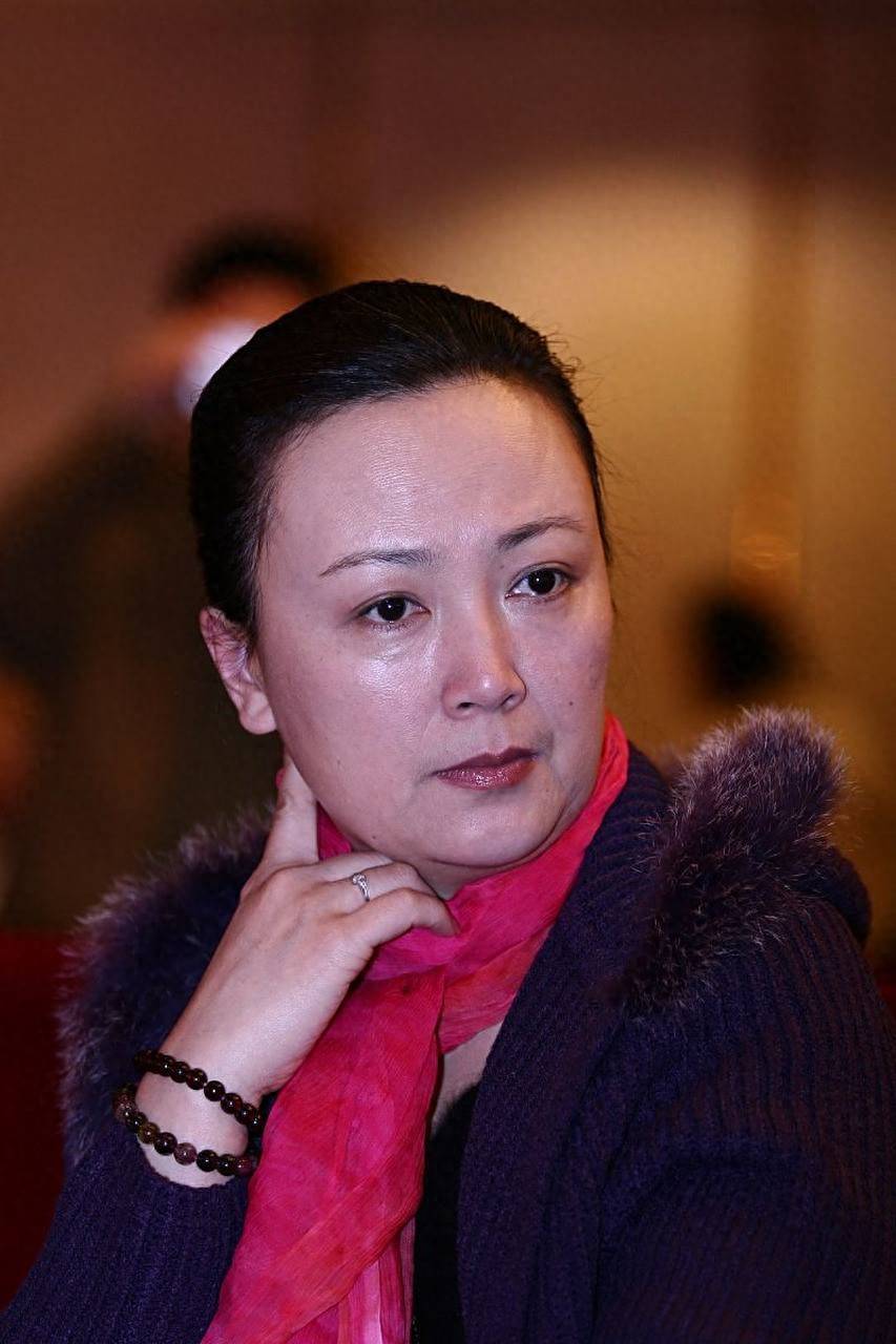 原创            她与丈夫恩爱45年零绯闻，如今67岁直面衰老，比刻意扮嫩更美