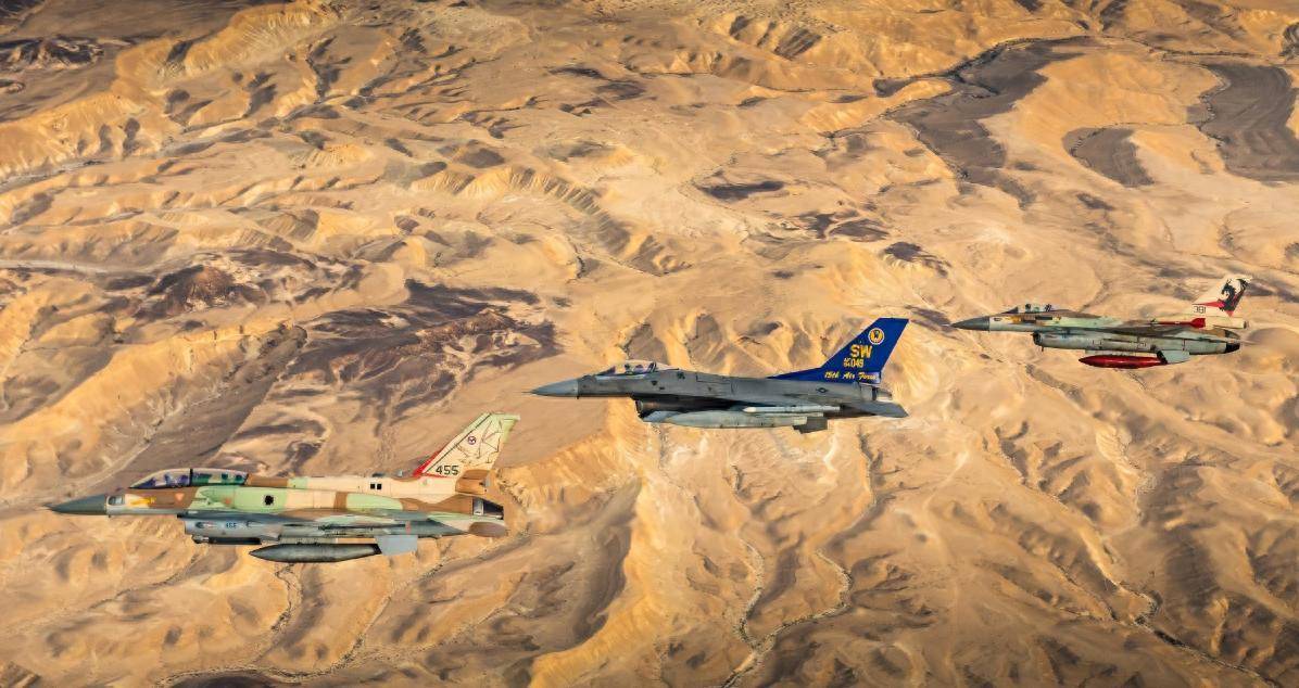 激战1小时，伊朗空军F-14锁定F-35：20亿欧元拨款，买歼-10晚了？