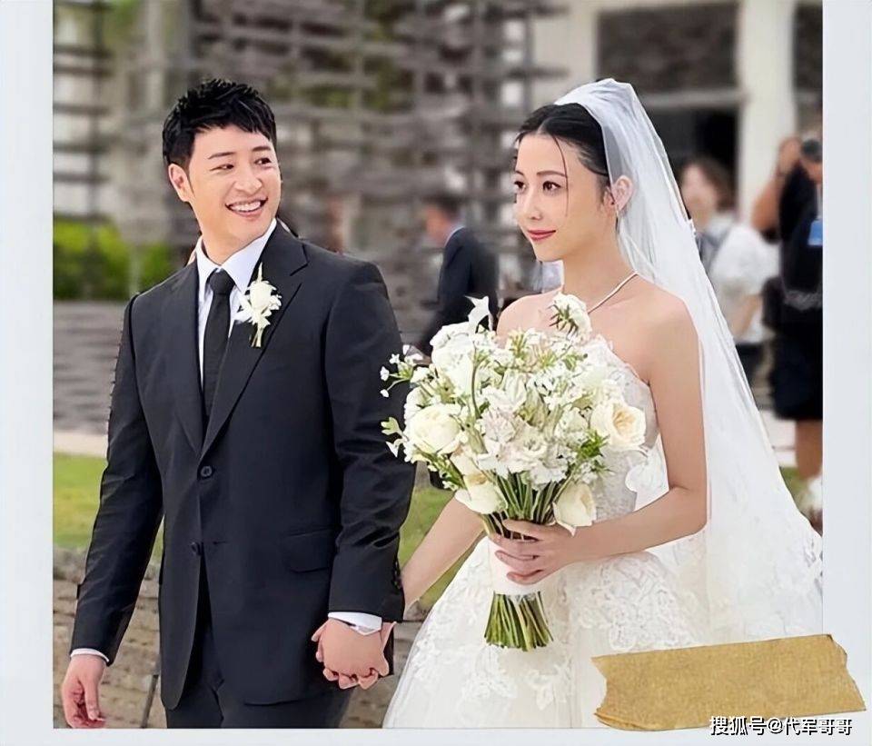 原创            结婚5年后，潘玮柏小14岁娇妻晒泳装照秀身材，一家三口很幸福