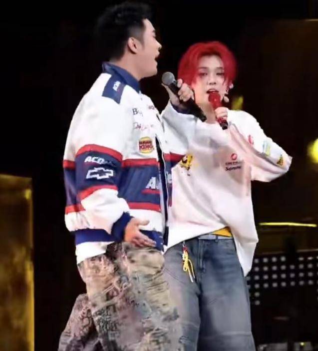 原创            李晨晒与邓超鹿晗陈赫聚餐照，四人搂肩太亲密，网友：梦回跑男