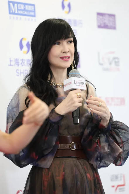 57岁“玉女掌门”周慧敏称没有大家说的那么美