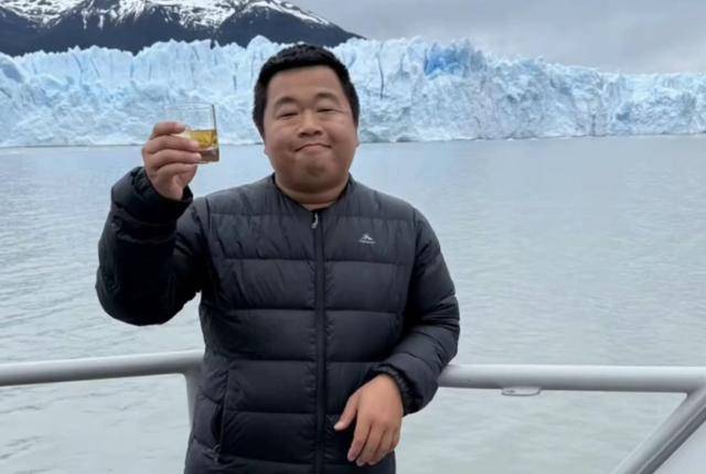 原创            一年赚九位数都是小瞧？蓝战非自曝收入被网暴，本人下场质疑网友