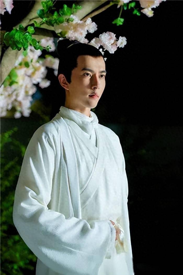 于朦胧5楼坠落身亡，好友发文证实并透露离世原因：承受太多痛苦